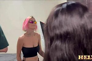 Comendo o Cuzinho da Mulher do Meu Parceiro em Party FFM com Orgasmos