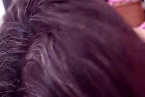 maestra caliente chupandosela a alumno de la facultad 😘