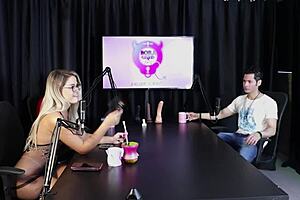 Blonde feels heat, strips in swing house after guest's liberating words