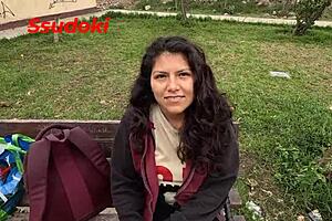 Mi mejor amiga queria ganar algo de dinero extra decidi ayudarla contratandola como mi putita personal la muy perra tenia lista la tanga asi que solo quedo aprovecharla apretaba como virgen