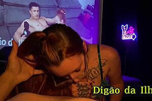 Dracarys mamando provocando e sentando com força.