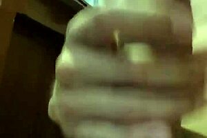 Me masturbo rico en mi habitación 😘