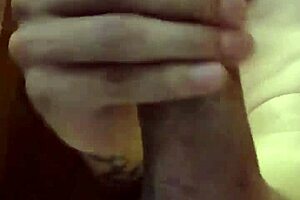 Me masturbo rico en mi habitación 😘