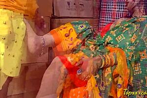 Garmai Hui Sundar Malkin Ki Godam Mein Tabad Tod Chudai