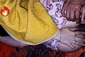 mi pequeño hermanastro viene a escondidas a mi habitación para que le quite la virginidad