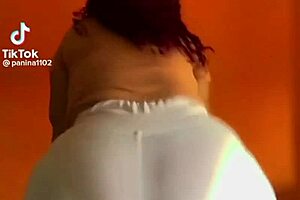 Hot big-ass woman in leggings