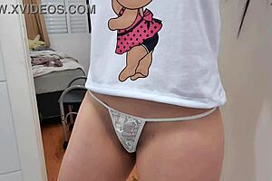 Sua Calcinha É Um Fio Entra Tudo Na Cú Toda Meladinha De Porra Com Vontade De Dar A Buceta Garota Esfrega Seu Grelho Com A Mão Rebolando No Seu Fio Dental