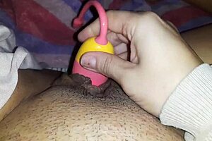 me despierto con muchas ganas de tocarme el co�o no puedo evitar ensuciarme los dedos �te apetece