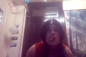 tranny rides black dildo til cuumming