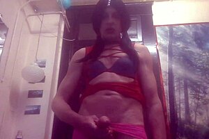 tranny rides black dildo til cuumming