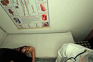 Ginecologista DEDILHA o CU e FODE paciente