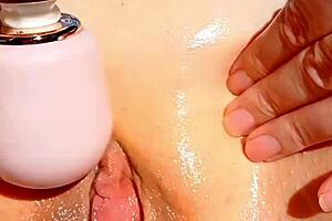 I Finger My Bald Cunt