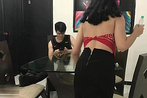 hermanastra cachonda le encanta cabalgar en la polla de su hermanastro y