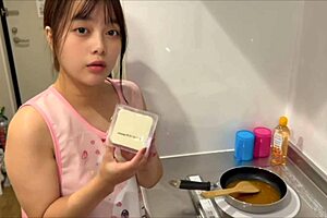 Girlfriend in naked apron gets creampied in kitchen by boyfriend.