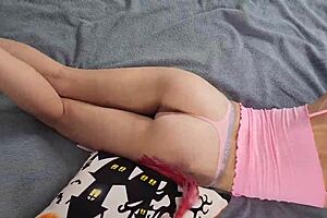 cute babe teases me with pretty ass