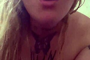 de la boca a mi conchita y de mi conchita a mi colita