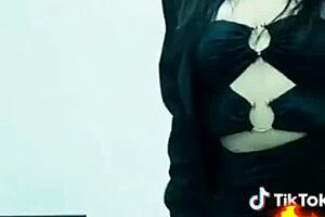 putas de tik tok moviendo el culo