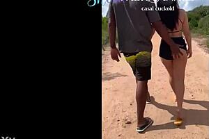 No Caminho Da Estrada De Terra Batida