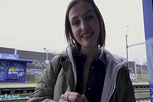 Public agent confronts smoker at train station, exposing tits to pay fine