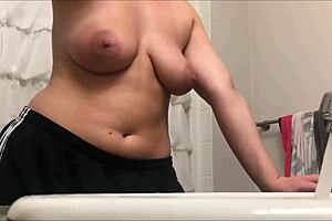 curvy girl bathing spied on hidden cam