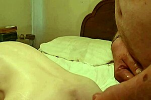 Wife enjoys pussy stretching and play