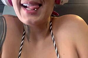 Fui Toda Suada E Toda Molhada Na Academia De Frente Da Pra De Copacabana Nossa Minha Buceta Molhada E Chela De Sal