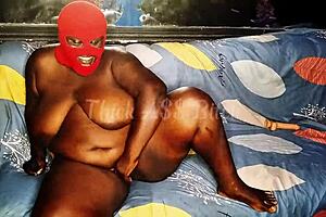 BBW bodybuilder uses vibrator on herself while sucking the black gardener's monster cock in nature