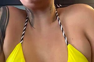 Fui Toda Suada E Toda Molhada Na Academia De Frente Da Pra De Copacabana Nossa Minha Buceta Molhada E Chela De Sal