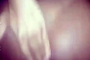 satisfazendo o desejo do safado e sentando at� o talo no seu pauzao vem conferir o quanto ele gozou depois dessa sentada