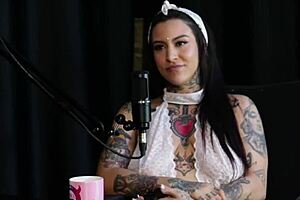 Os Atendimentos Que Faz Com As Duas Namoradas Não Ia Curtir Fazer Gang Bang Com Desconhecidos E Quando Foi Pro Motel - Lexi Mallet Sheer Red