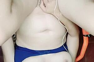 Que sabroso se siente bien profundo este enorme pollon y mira como sale mi leche a chorros 😍