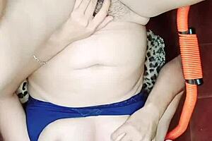 Que sabroso se siente bien profundo este enorme pollon y mira como sale mi leche a chorros 😍