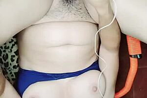 Que sabroso se siente bien profundo este enorme pollon y mira como sale mi leche a chorros 😍