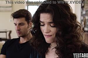 Big ass Latina MILF calls hung IT guy to fix her laptop.