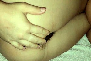 Desi babe flashes wet pussy during TV time