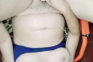 Que sabroso se siente bien profundo este enorme pollon y mira como sale mi leche a chorros 😍