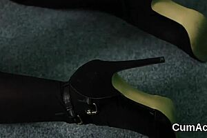 watch the horny beauty get a cum load on her face and gulp it all down