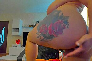 I like to play with my tight asshole