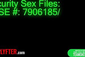 Security officer proposes dirty deal to curvy babe