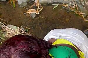 ayudo a desconocida y ella queria ir al bosque a tener sexo conmigo y casi nos descubren