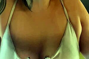 treinando academia de biquíni fio dental de frente de um hotel em copacabana rj e um hóspede estava me filmando e batendo punheta vendo meu rabo com o biquíni rasgado no meu cu que tesão que deu 😍