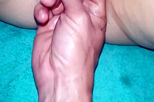 Beautiful Redhead Masturbates To Multiple Orgasms Close-Up