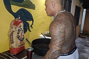 Well-Endowed Sticks Sausage In Naughty Milf's Pussy