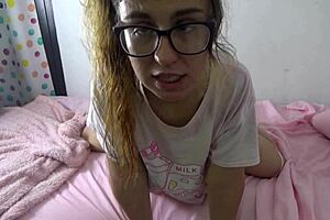 dumb little 18+ cunt degrades herself