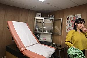 scarlett johnson consults on big tits fetish in medical setting