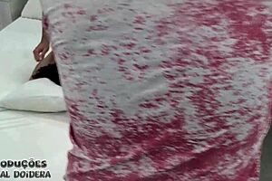 bastidores da grava��o com a novinha bbw mulata dando cu e buceta e ganhando muito leite