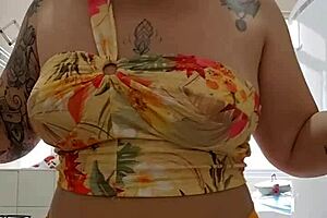 Wearing Tight Shorts to Flash Desire for Cock