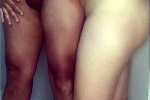 follando a esta chica y acabando en su boca apasionadamente