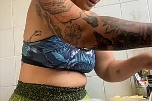 Married Woman Flashes Swollen Pussy In Online Cooking Videos