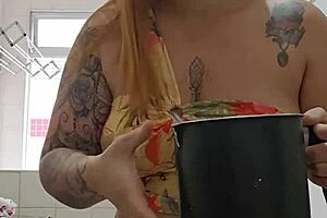 Wearing Tight Shorts to Flash Desire for Cock